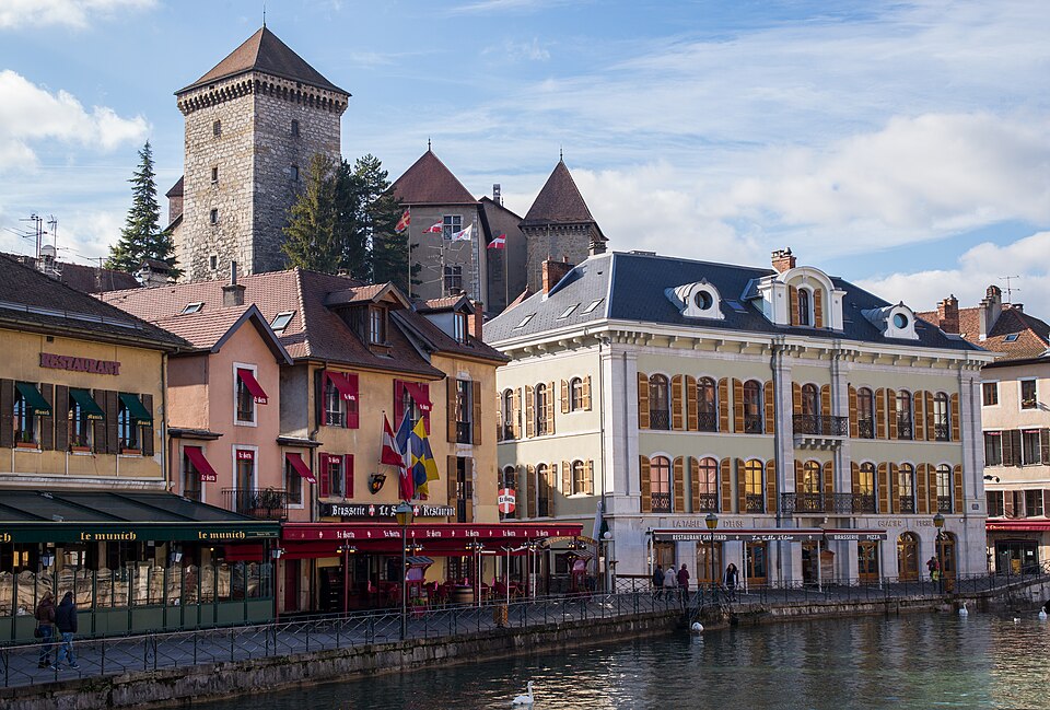 T-shirt Savoie : 8 villes à porter entre lacs, sommets et traditions