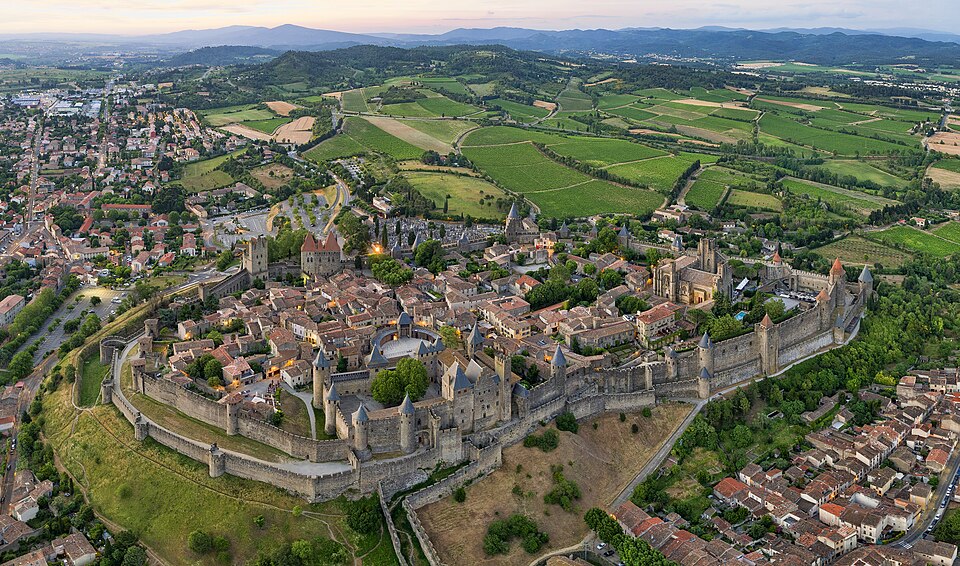 T-shirt Auvergne : 6 villes à porter entre volcans, thermes et patrimoine